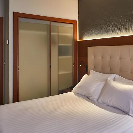 Silken Amara Plaza